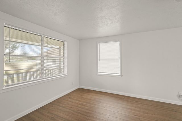 105 W Linney Street, Dayton, TX 77535