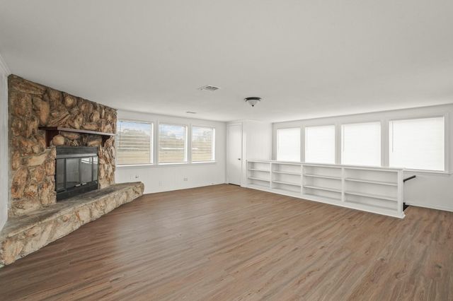 105 W Linney Street, Dayton, TX 77535