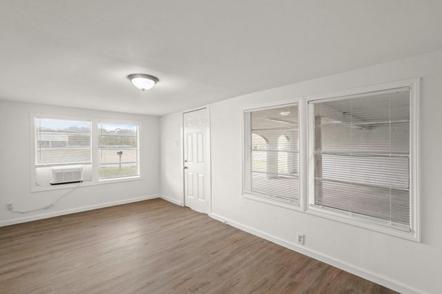 105 W Linney Street, Dayton, TX 77535