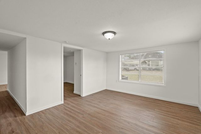 105 W Linney Street, Dayton, TX 77535