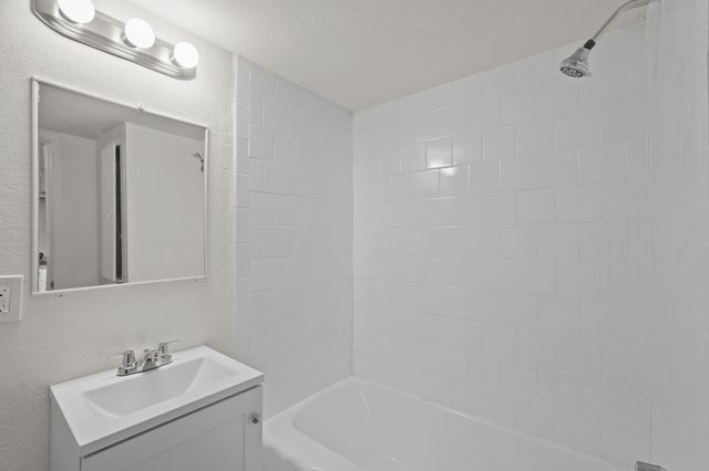 105 W Linney Street, Dayton, TX 77535