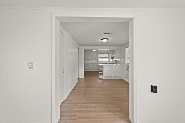 105 W Linney Street, Dayton, TX 77535