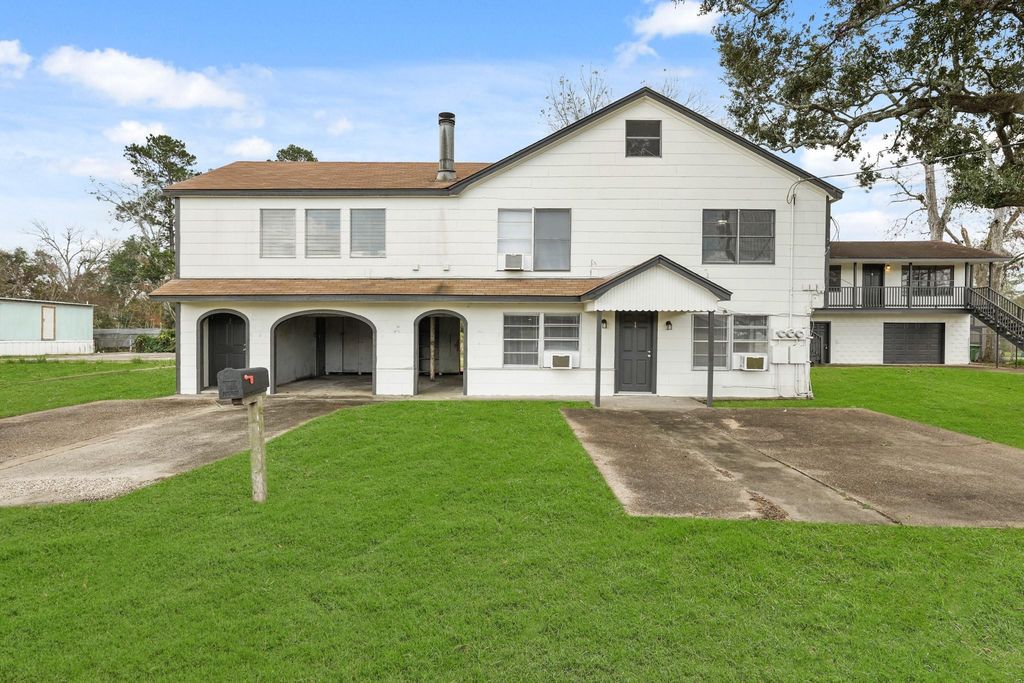 105 W Linney Street, Dayton, TX 77535