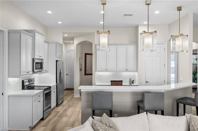 6821 Il Regalo CIR, Naples, FL 34109