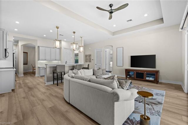 6821 Il Regalo CIR, Naples, FL 34109