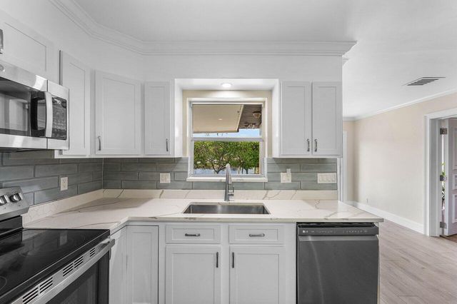 638 Shore Drive, Boynton Beach, FL 33435