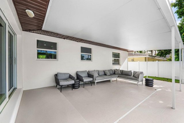 638 Shore Drive, Boynton Beach, FL 33435