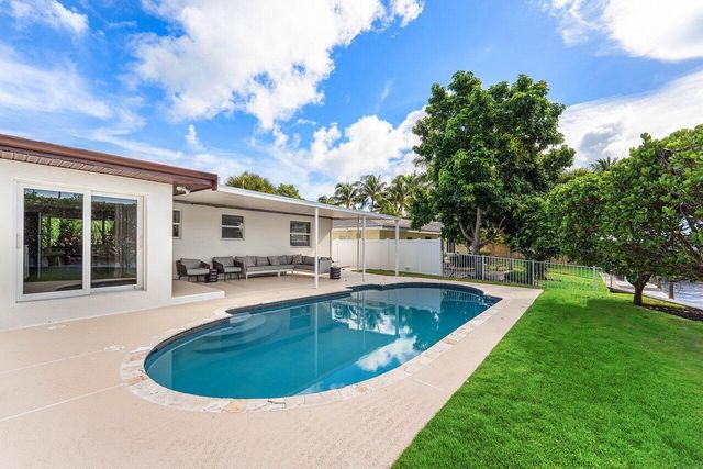 638 Shore Drive, Boynton Beach, FL 33435