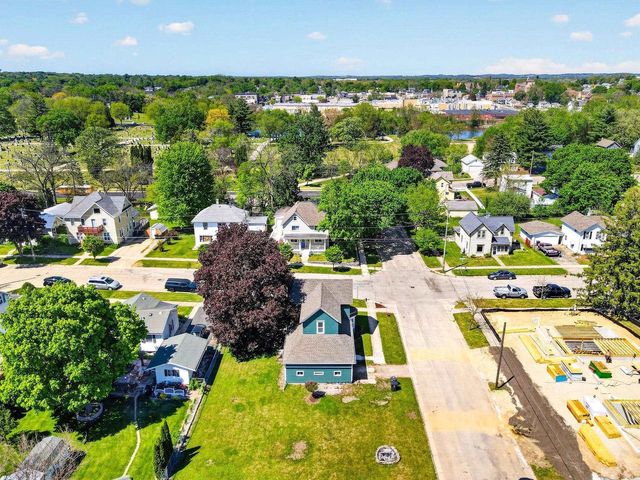 101 Broadway Street, Stoughton, WI 53589