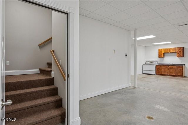 176 Country Acres Drive, Elizabethton, TN 37643