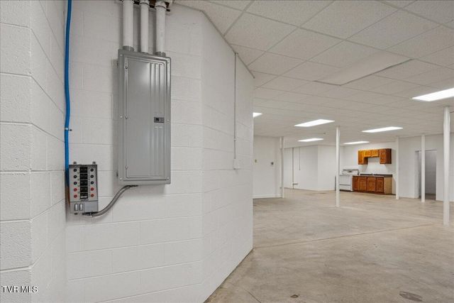 176 Country Acres Drive, Elizabethton, TN 37643