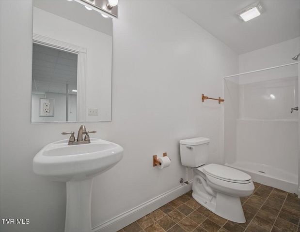 176 Country Acres Drive, Elizabethton, TN 37643