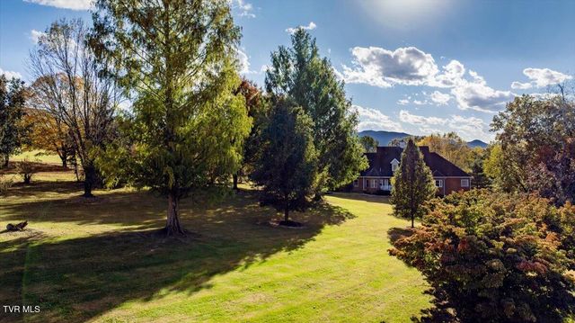 176 Country Acres Drive, Elizabethton, TN 37643