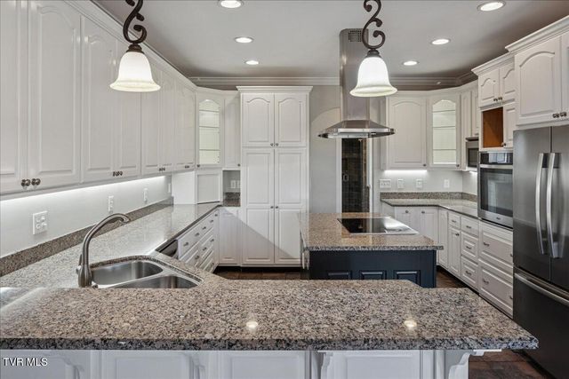 176 Country Acres Drive, Elizabethton, TN 37643