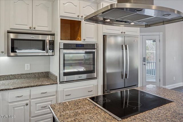 176 Country Acres Drive, Elizabethton, TN 37643