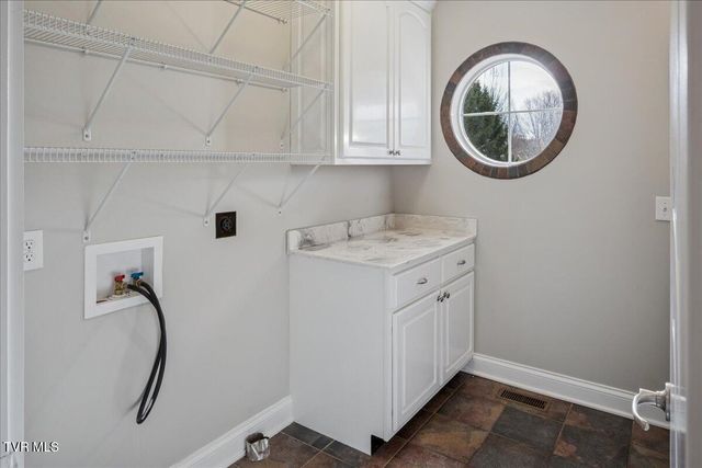 176 Country Acres Drive, Elizabethton, TN 37643