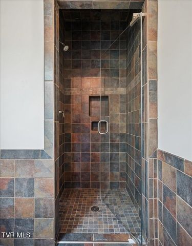 176 Country Acres Drive, Elizabethton, TN 37643