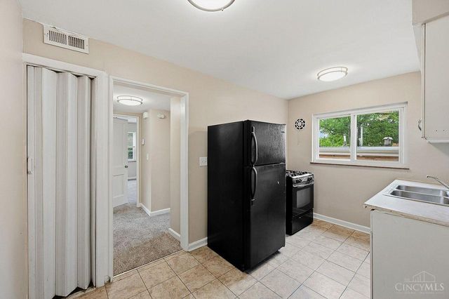 2370 Losantiville Avenue, Golf Manor, OH 45237