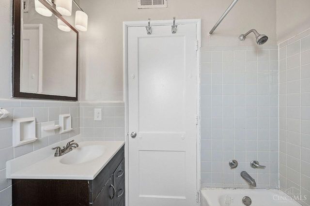 2370 Losantiville Avenue, Golf Manor, OH 45237