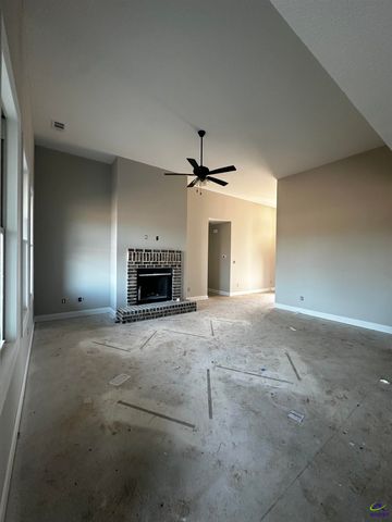 203 Farmland Circle, Perry, GA 31069