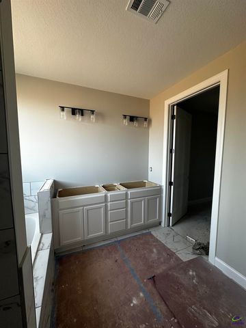 203 Farmland Circle, Perry, GA 31069