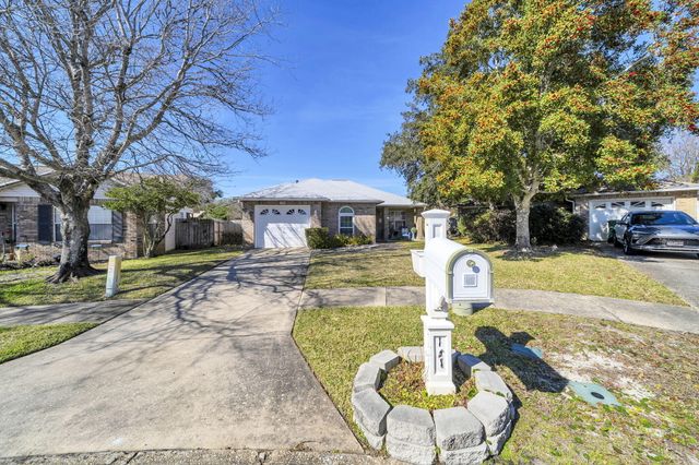194 Lola Circle, Destin, FL 32541