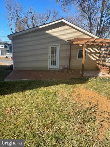 868 JEFFERSON AVE, Charles Town, WV 25414