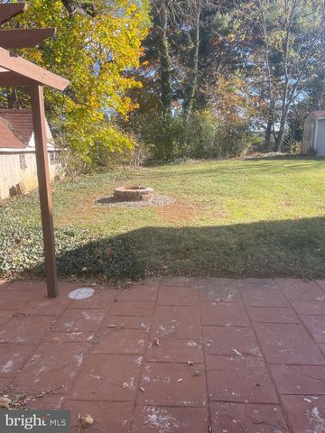 868 JEFFERSON AVE, Charles Town, WV 25414