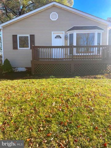 868 JEFFERSON AVE, Charles Town, WV 25414