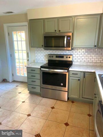 868 JEFFERSON AVE, Charles Town, WV 25414