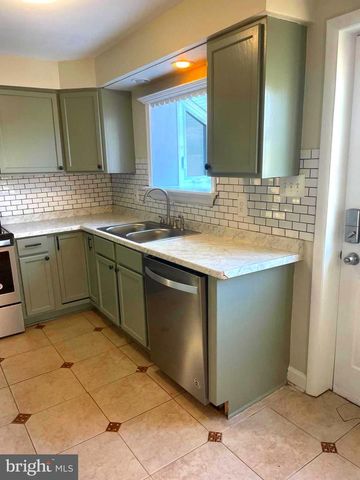 868 JEFFERSON AVE, Charles Town, WV 25414