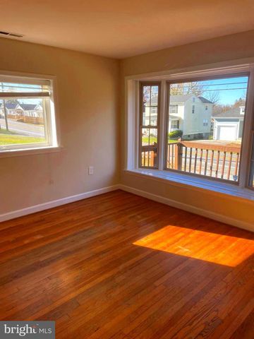 868 JEFFERSON AVE, Charles Town, WV 25414