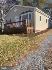 868 JEFFERSON AVE, Charles Town, WV 25414