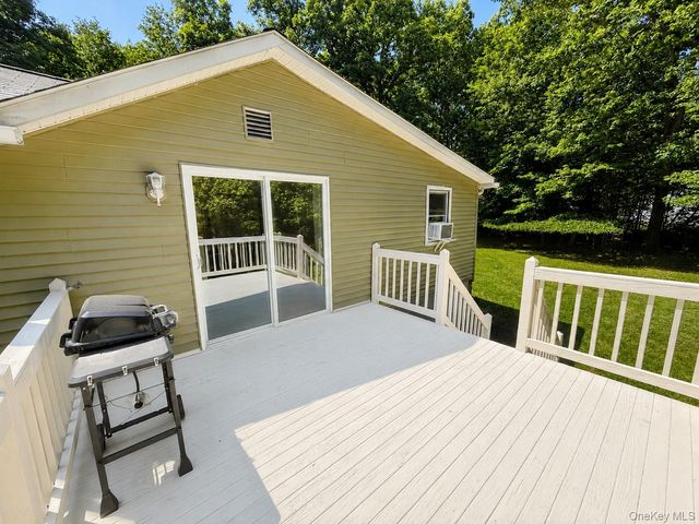37 Old Town Road, Pine Bush, NY 12566