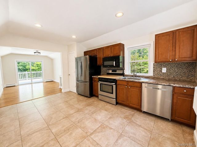 37 Old Town Road, Pine Bush, NY 12566
