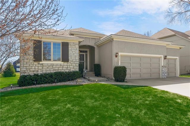 2301 W Piatt Lane, Olathe, KS 66061