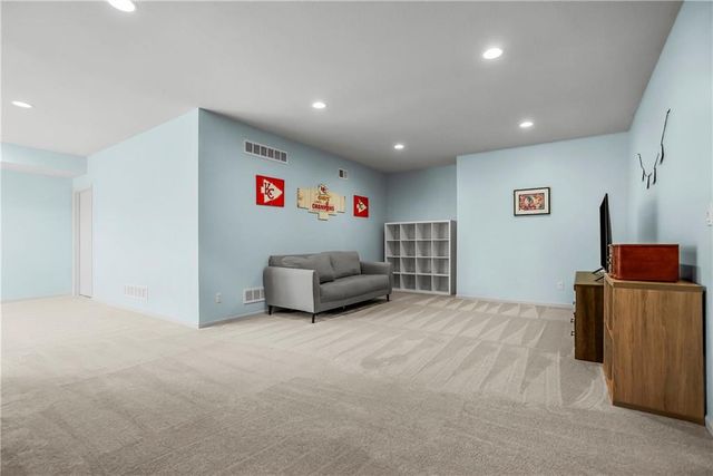 2301 W Piatt Lane, Olathe, KS 66061