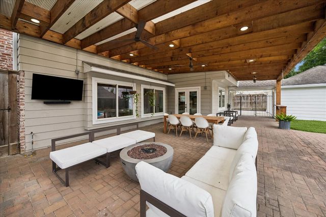 306 Greenpark Drive, Houston, TX 77079