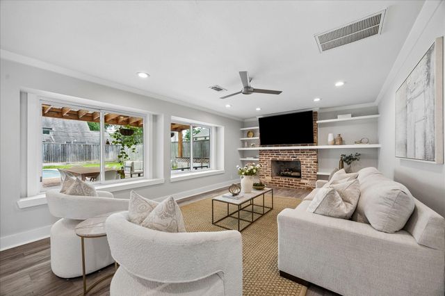 306 Greenpark Drive, Houston, TX 77079