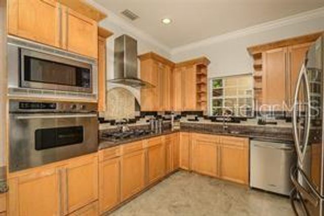 2308 W JETTON AVENUE, Tampa, FL 33629