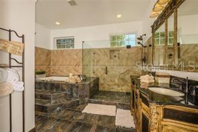 2308 W JETTON AVENUE, Tampa, FL 33629