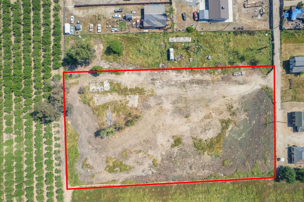 Image 1 of property listing at 465 6th Avenue Drive, Kingsburg, CA 93631