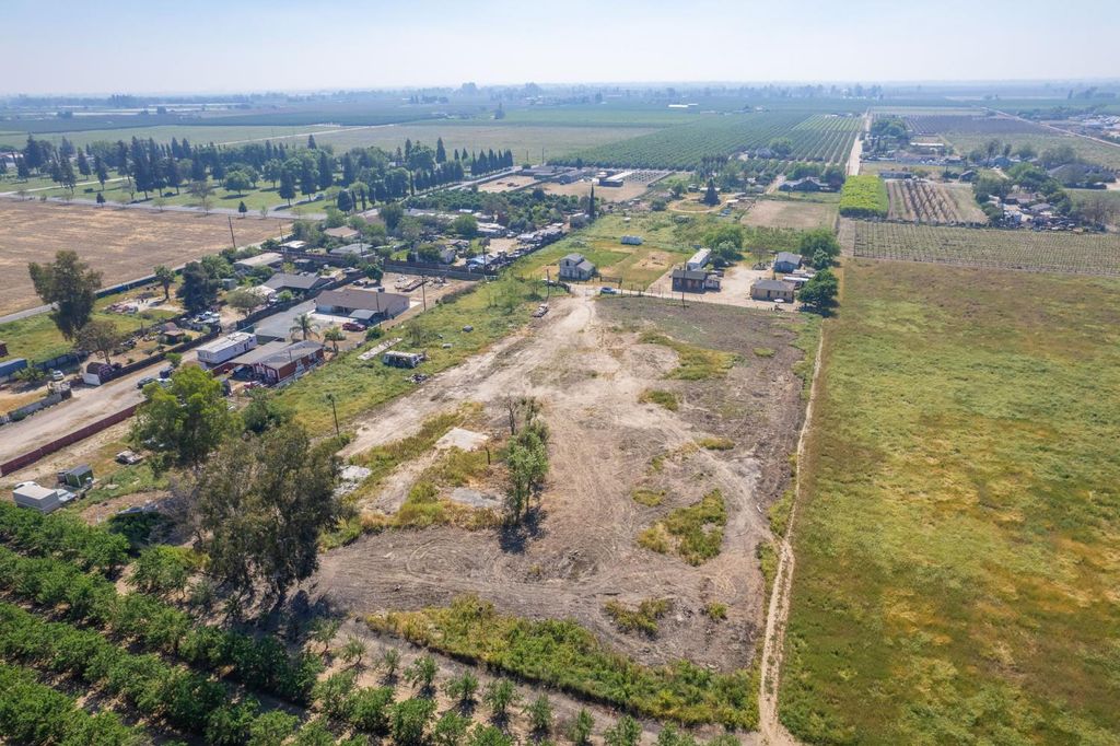 Image 11 of property listing at 465 6th Avenue Drive, Kingsburg, CA 93631