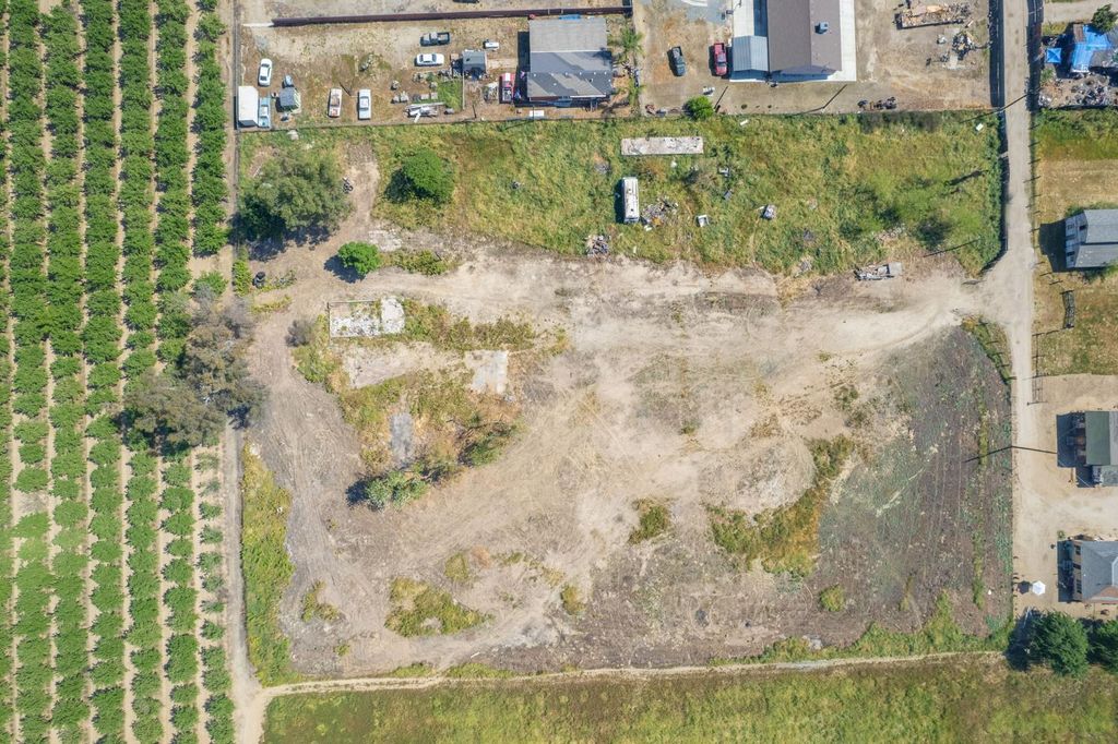 Image 14 of property listing at 465 6th Avenue Drive, Kingsburg, CA 93631