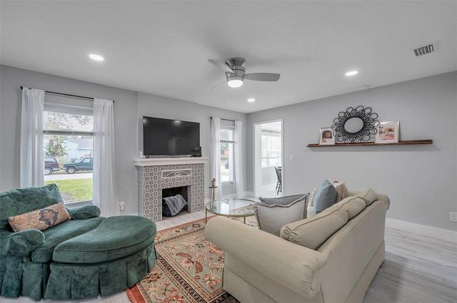 2703 18TH STREET S, St Petersburg, FL 33712