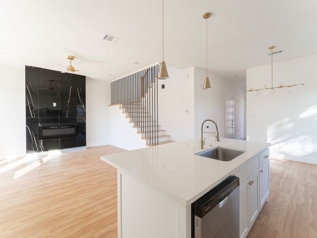 1321 Friendship Drive, Dallas, TX 75217