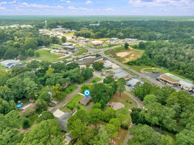 705 Georgia Ave., Purvis, MS 39475