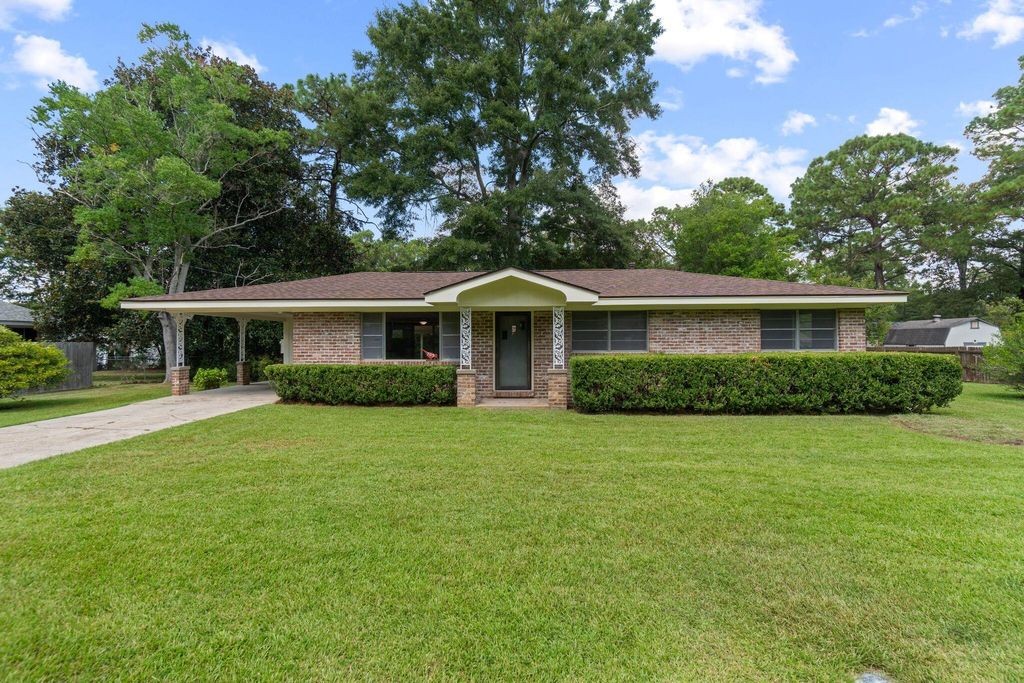 705 Georgia Ave., Purvis, MS 39475
