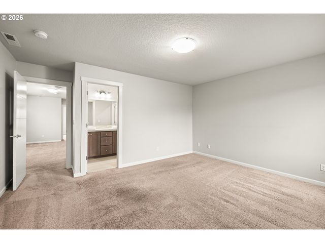 8032 Se BUTTERNUT CREEK Pkwy, Hillsboro, OR 97123