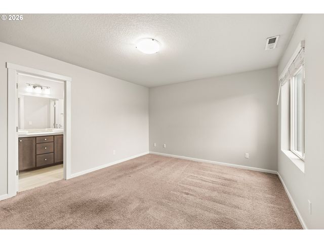 8032 Se BUTTERNUT CREEK Pkwy, Hillsboro, OR 97123